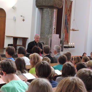 bischof-predigt-1 Montessori-Schulzentrum Leipzig - Neuigkeiten - Bischof Koch im Gespräch mit der Schulgemeinde